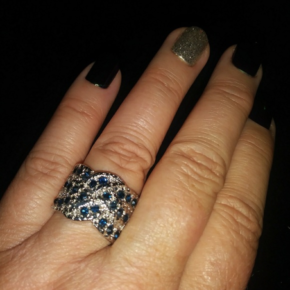 Size 8 ring💍😁 - Picture 2 of 6